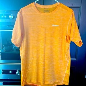 Patagonia size M. lightweight running shirt. never worn